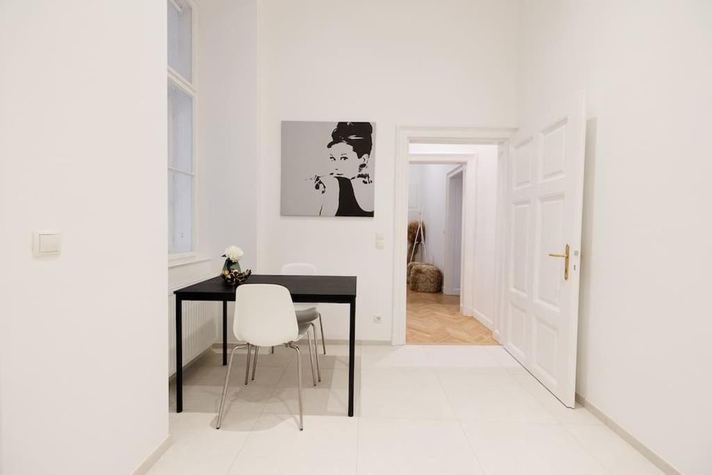 Franz 21 - Typical Viennese Apartment In The Heart Of Viyana Dış mekan fotoğraf