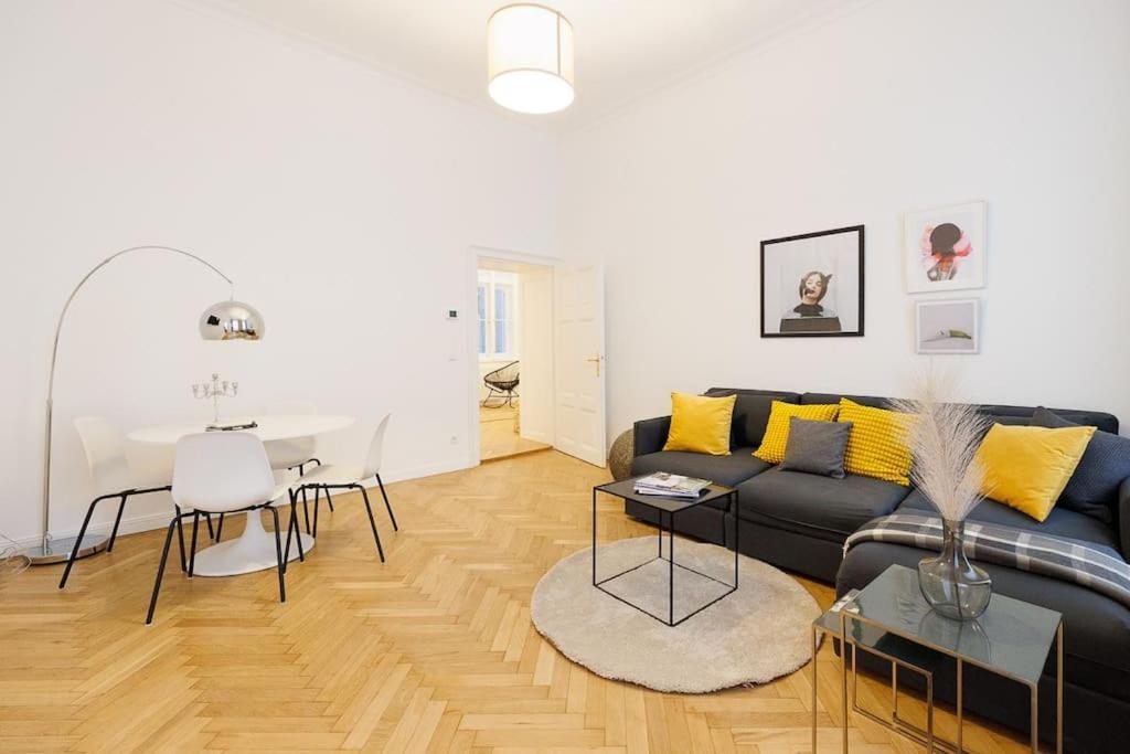 Franz 21 - Typical Viennese Apartment In The Heart Of Viyana Dış mekan fotoğraf
