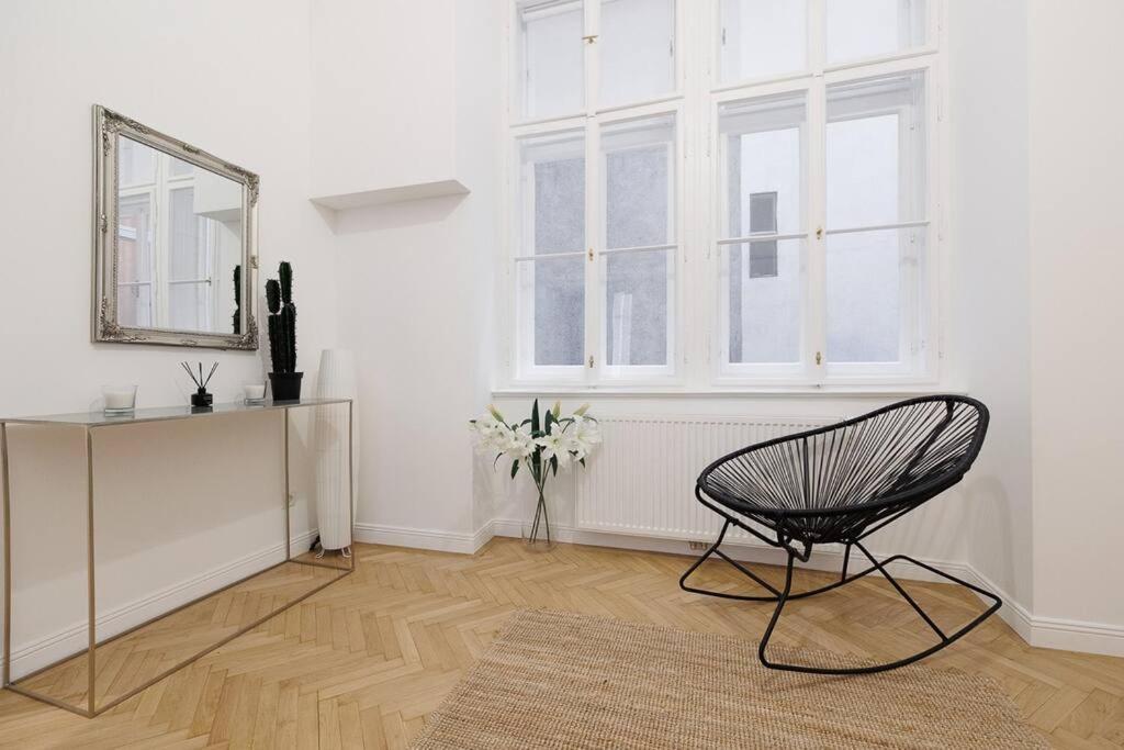 Franz 21 - Typical Viennese Apartment In The Heart Of Viyana Dış mekan fotoğraf